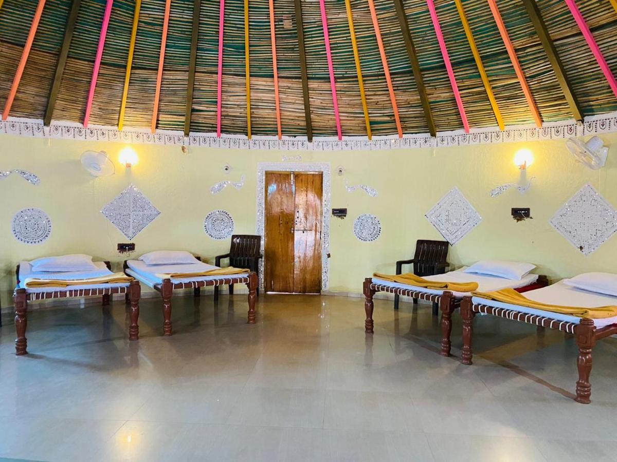 Santkrupa Villa Resort Nakhtrana Buitenkant foto