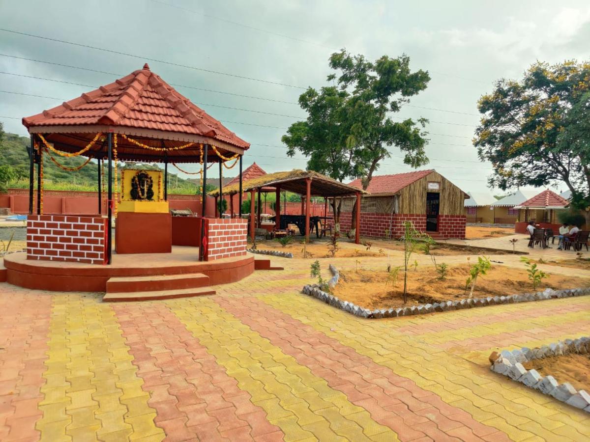 Santkrupa Villa Resort Nakhtrana Buitenkant foto
