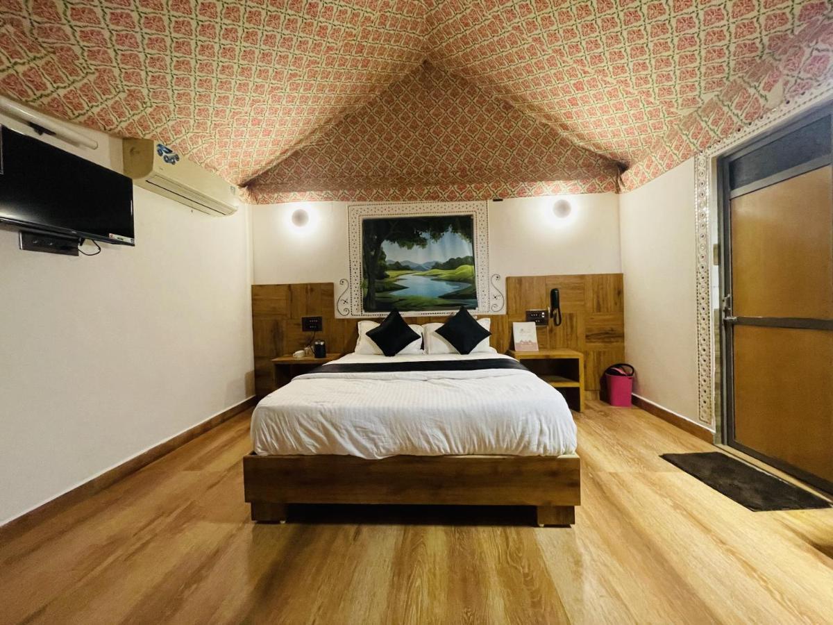 Santkrupa Villa Resort Nakhtrana Buitenkant foto